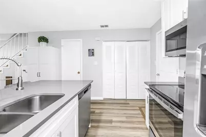 6240 Oak Cluster Circle, Tampa, FL 33634 - Photo 11