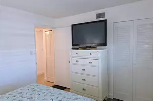 285 107th Ave, Treasure Island, FL 33706 - Photo 17