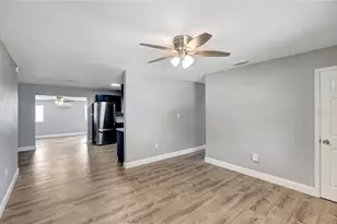 1002 N Bracewell Dr, Plant City, FL 33563 - Photo 9