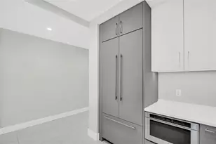 275 1st Ave S, Saint Petersburg, FL 33701 - Photo 17