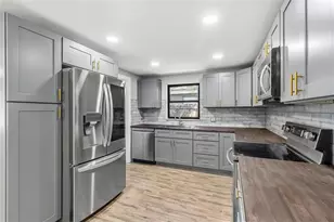 8648 78th Pl, Seminole, FL 33777 - Photo 3