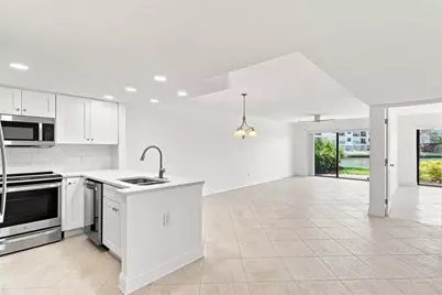 12000 Capri Circle #15, Treasure Island, FL 33706 - Photo 3