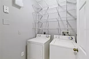 10105 Courtney Oaks Cir, Tampa, FL 33619 - Photo 15