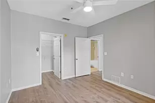 10105 Courtney Oaks Cir, Tampa, FL 33619 - Photo 19