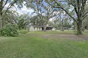 6075 Country Club Rd, Zephyrhills, FL 33544 - Photo 9
