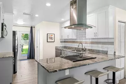 8011 26th Avenue N, Saint Petersburg, FL 33710 - Photo 9