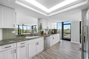 7650 Bayshore Dr, Treasure Island, FL 33706 - Photo 11