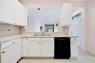 10647 Whittington Ct, Largo, FL 33773 - Photo 11