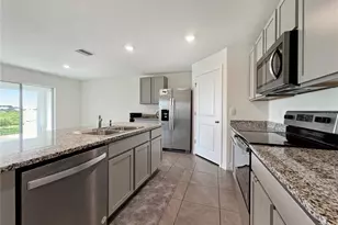822 Will Scarlett Ave, Ruskin, FL 33570 - Photo 7
