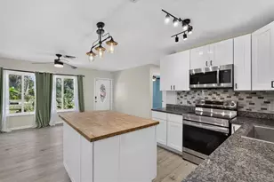 715 W Bayshore Dr, Tarpon Springs, FL 34689 - Photo 11