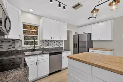 715 W Bayshore Drive, Tarpon Springs, FL 34689 - Photo 11