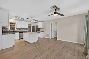 715 W Bayshore Dr, Tarpon Springs, FL 34689 - Photo 3