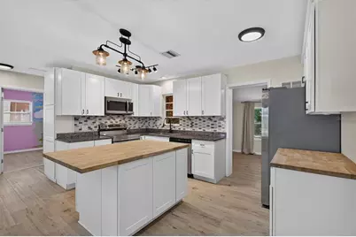 715 W Bayshore Drive, Tarpon Springs, FL 34689 - Photo 9