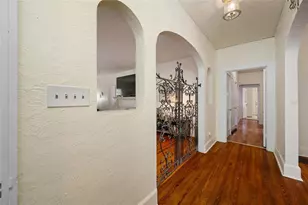 1225 11th St N, Saint Petersburg, FL 33705 - Photo 9
