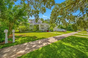 1225 11th St N, Saint Petersburg, FL 33705 - Photo 3