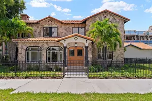 250 Mirror Lake Dr N, Saint Petersburg, FL 33701 - Photo 1