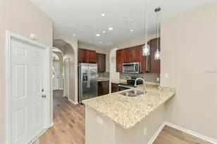 906 Grand Canyon Dr, Valrico, FL 33594 - Photo 7
