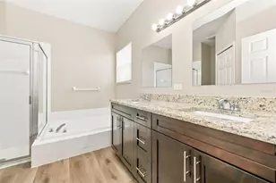 906 Grand Canyon Dr, Valrico, FL 33594 - Photo 17