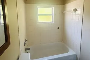 32350 Marchmont Cir, Dade City, FL 33523 - Photo 29