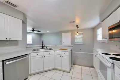 10210 Davis Road, Tampa, FL 33637 - Photo 7