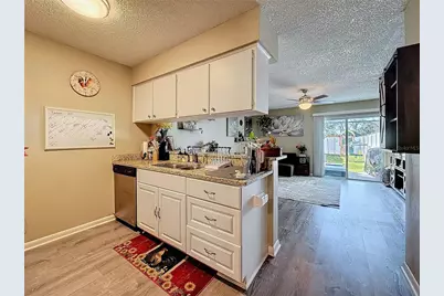 6128 Oak Cluster Circle, Tampa, FL 33634 - Photo 7