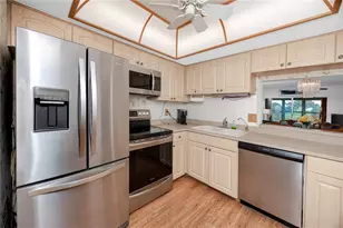 821 Deleon Ct, Dunedin, FL 34698 - Photo 3