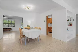 10246 N Valle Dr, Tampa, FL 33612 - Photo 13