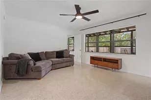 10246 N Valle Dr, Tampa, FL 33612 - Photo 21