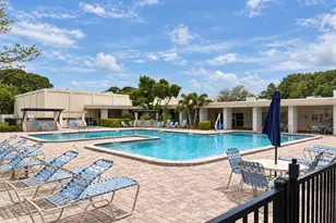 5925 Terrace Park Dr N, Saint Petersburg, FL 33709 - Photo 9