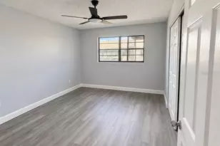 5925 Terrace Park Dr N, Saint Petersburg, FL 33709 - Photo 7