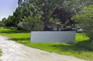 401 Sparkman Rd, Plant City, FL 33566 - Photo 1