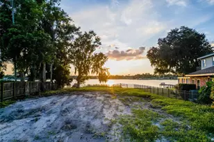 14808 Lake Magdalene Cir, Tampa, FL 33613 - Photo 11