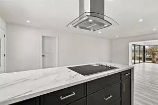 8725 Thornwood Ln, Tampa, FL 33615 - Photo 15