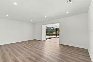 8725 Thornwood Ln, Tampa, FL 33615 - Photo 37