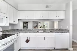 5236 Sunridge Palms Dr, Tampa, FL 33617 - Photo 5