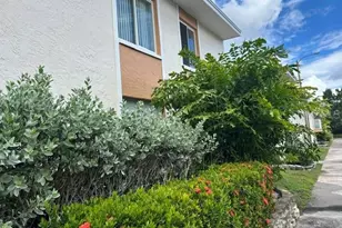 9940 7th Way N, Saint Petersburg, FL 33702 - Photo 1