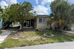 800 Chesapeake Dr, Tarpon Springs, FL 34689 - Photo 1