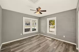 731 37th St S, Saint Petersburg, FL 33711 - Photo 13