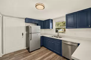 731 37th St S, Saint Petersburg, FL 33711 - Photo 9