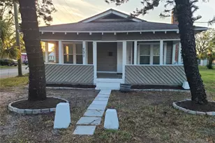 731 37th St S, Saint Petersburg, FL 33711 - Photo 1