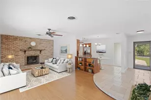 542 59th Way S, Saint Petersburg, FL 33707 - Photo 5