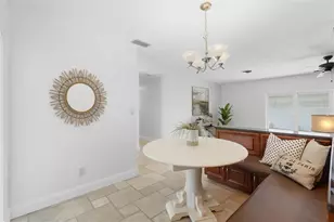 542 59th Way S, Saint Petersburg, FL 33707 - Photo 7