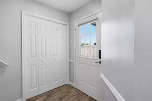 9020 Lake Pl Ln, Tampa, FL 33634 - Photo 7