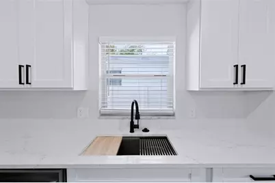 1849 New Hampshire Avenue NE, Saint Petersburg, FL 33703 - Photo 13