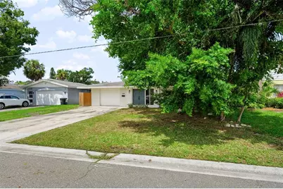 1849 New Hampshire Avenue NE, Saint Petersburg, FL 33703 - Photo 3