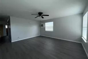 2400 25th St N, Saint Petersburg, FL 33713 - Photo 5
