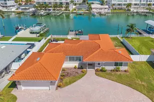 136 Bayside Dr, Clearwater Beach, FL 33767 - Photo 7