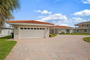 136 Bayside Dr, Clearwater Beach, FL 33767 - Photo 37