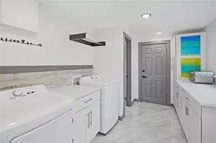 166 Bayside Dr, Clearwater Beach, FL 33767 - Photo 15