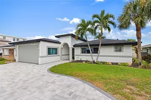 166 Bayside Dr, Clearwater Beach, FL 33767 - Photo 35